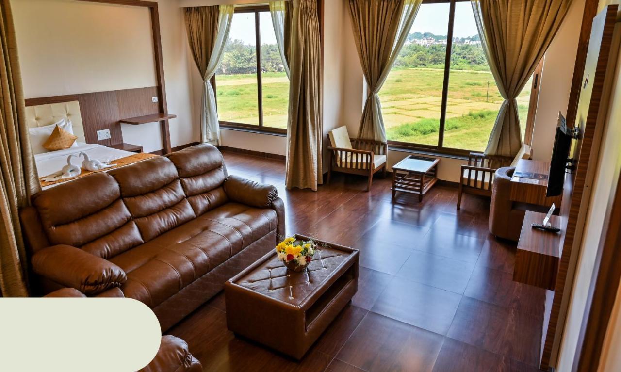 Hotel Laxmi Empire GOA エクステリア 写真