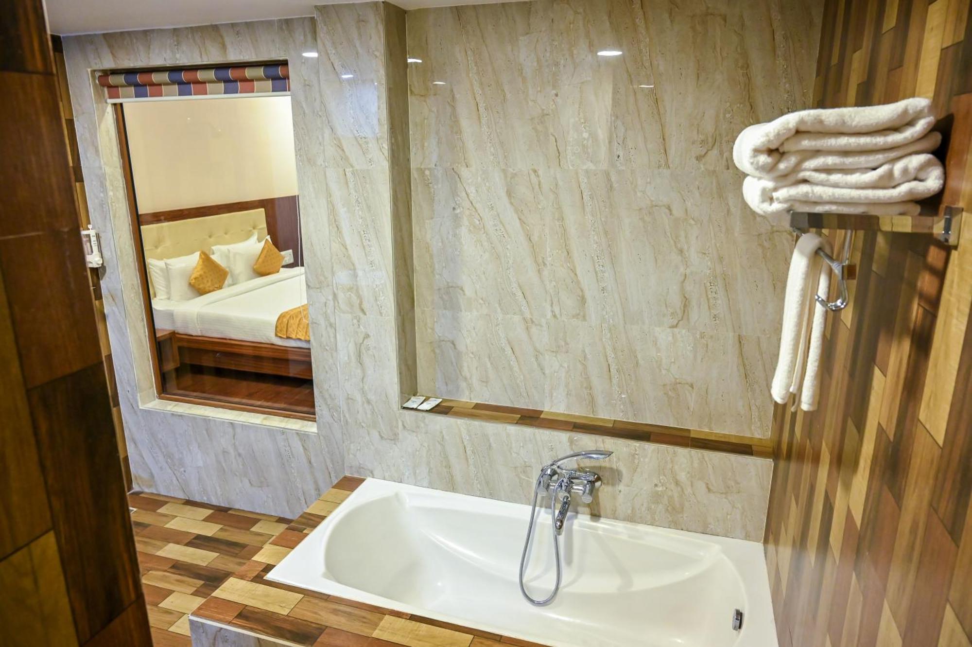 Hotel Laxmi Empire GOA エクステリア 写真