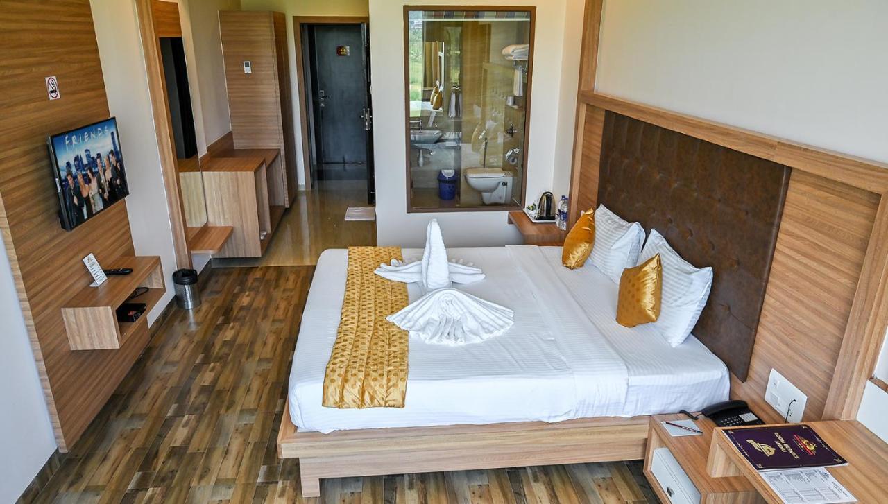 Hotel Laxmi Empire GOA エクステリア 写真